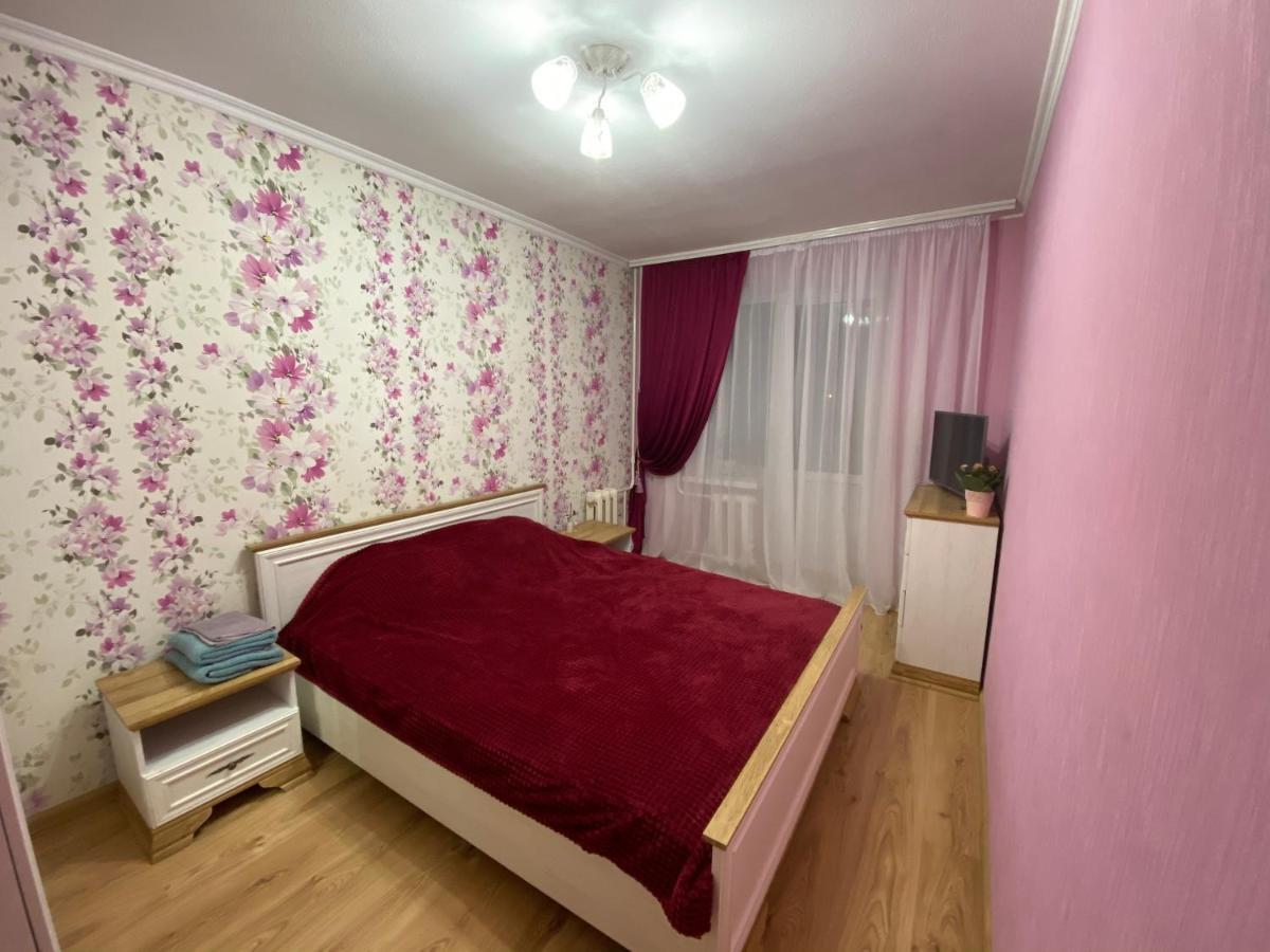 Затишна 2-Х Кімнатна Квартира - Дім Kamyanets-Podilski Dış mekan fotoğraf